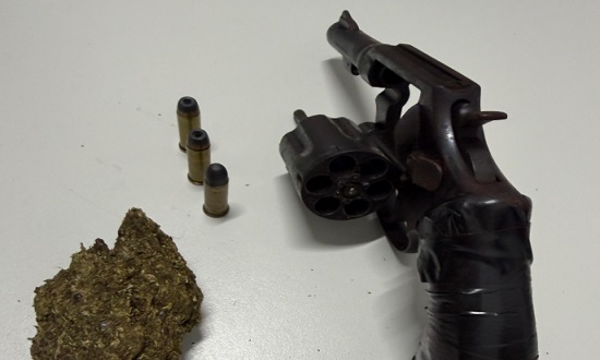 Polícia apreende arma e maconha em operação conjunta em Propriá
