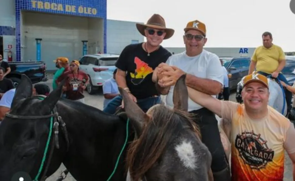 Governador Fábio Mitidieri fratura o pé ao descer de cavalo durante cavalgada em Tobias Barreto