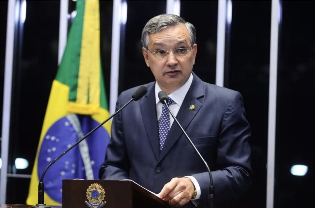 PL de autoria do Senador Eduardo Amorim instituiu a campanha Novembro Azul no Brasil