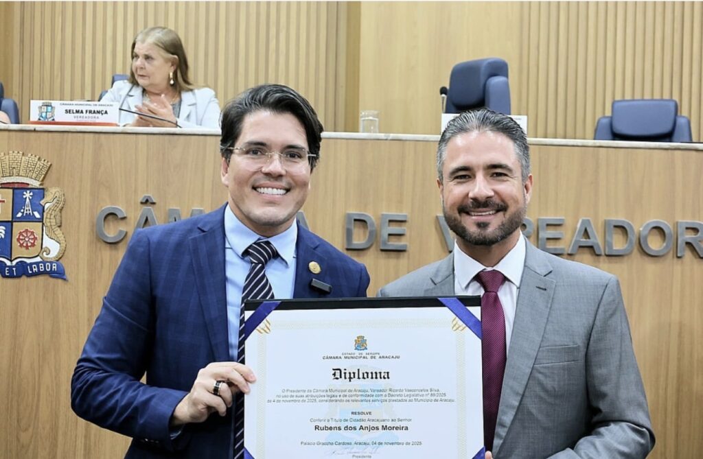 Administrador Rubens dos Anjos Moreira recebe Título de Cidadão Aracajuano