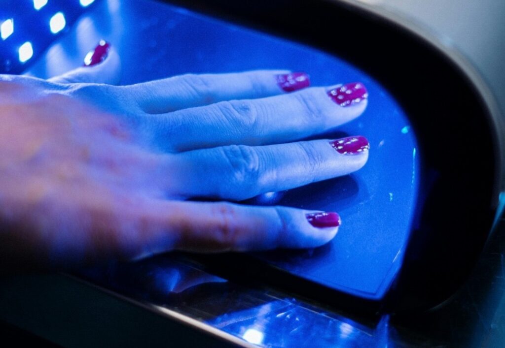 Anvisa proíbe duas substâncias químicas usadas em esmaltes e unhas em gel