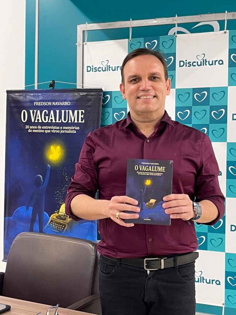 Jornalista e escritor Fredson Navarro lança livro ‘O Vagalume’ em Itaberaba