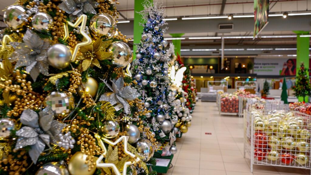 Ferreira Costa dá o tom do Natal 2025 com variedade, tendências afetivas e preços a partir de R$4,99