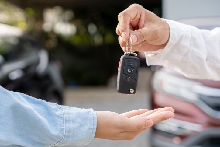 Transferência de carro seminovo: passo a passo legal, documentos e custos obrigatórios