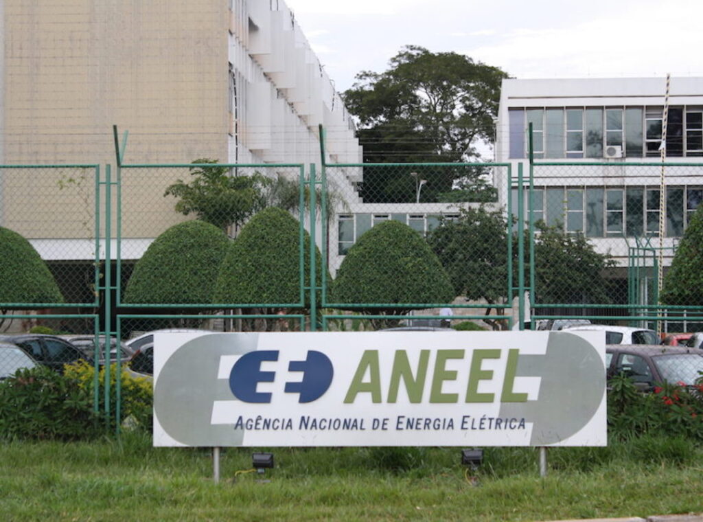ANEEL reduz bandeira tarifária para amarela em dezembro