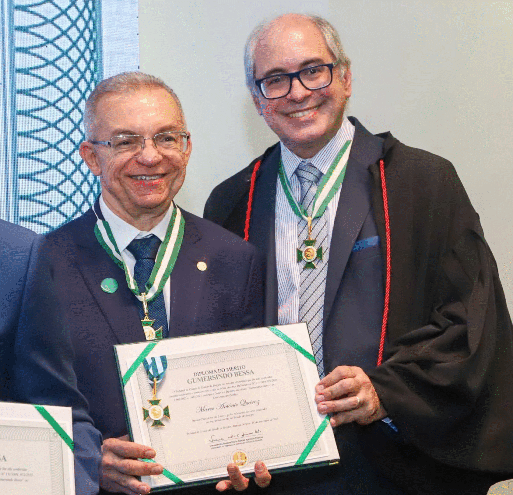 Presidente do Banese é homenageado pelo Tribunal de Contas do Estado de Sergipe