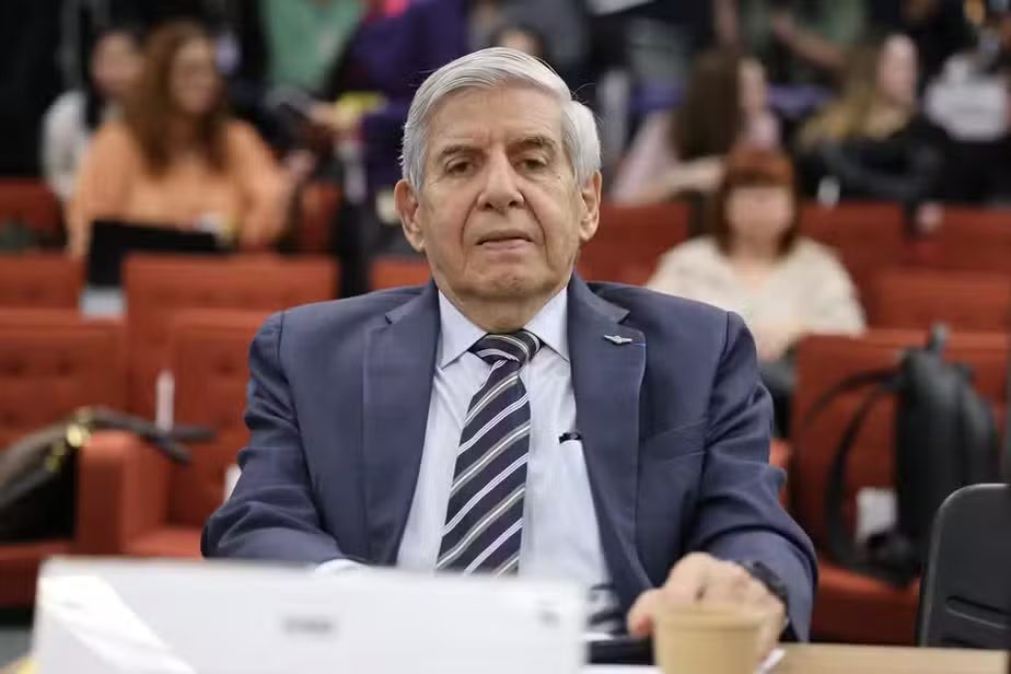 General Augusto Heleno alega ter Alzheimer ao iniciar cumprimento de pena