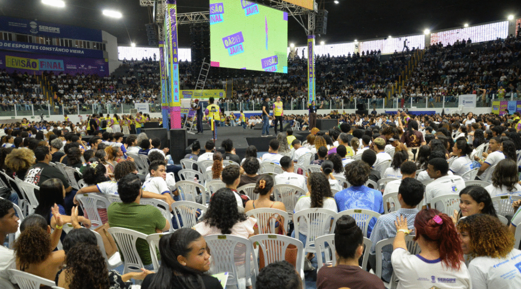 Professores da rede pública estadual de ensino preparam alunos para o segundo dia de provas do Enem 2025