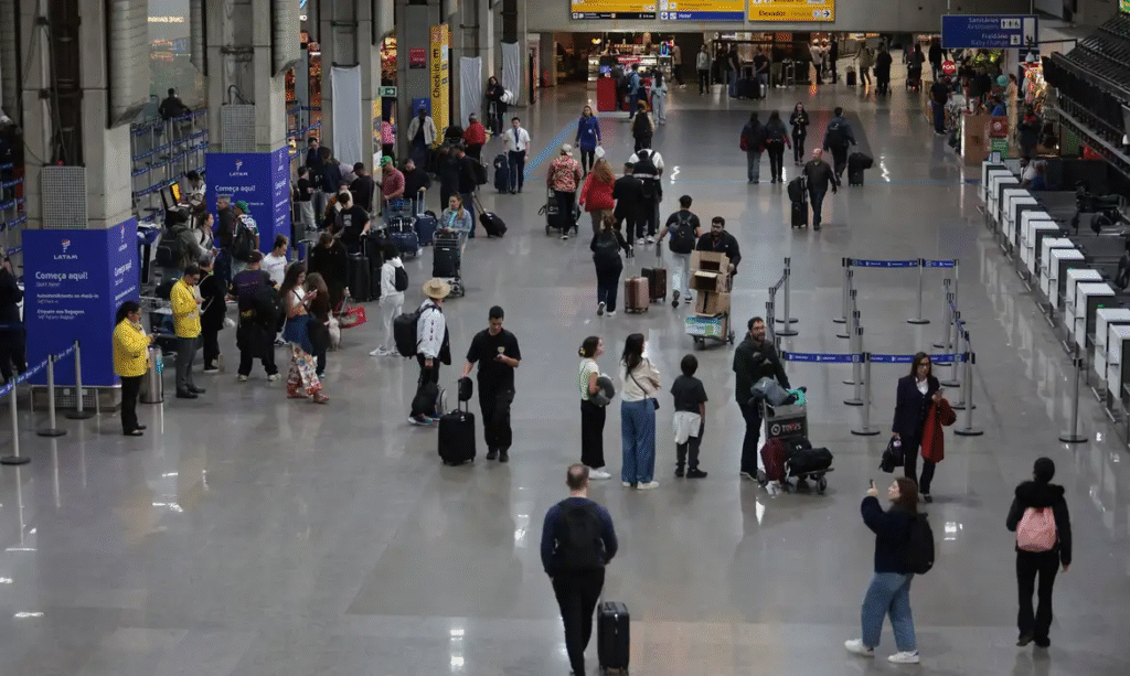 Turismo internacional no Brasil bate recorde em 2025