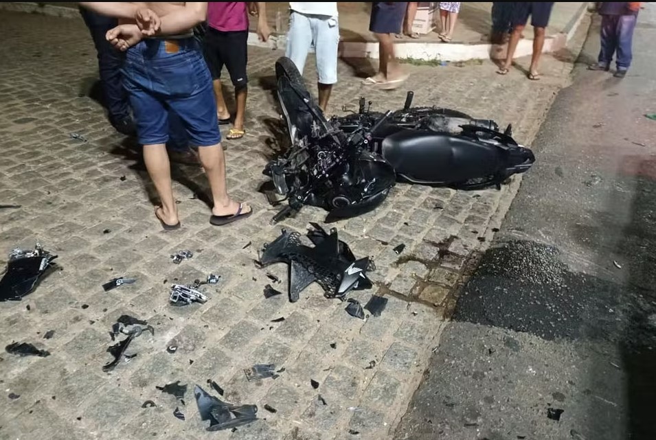 Colisão entre carro e motocicleta deixa dois mortos em Nossa Senhora da Glória