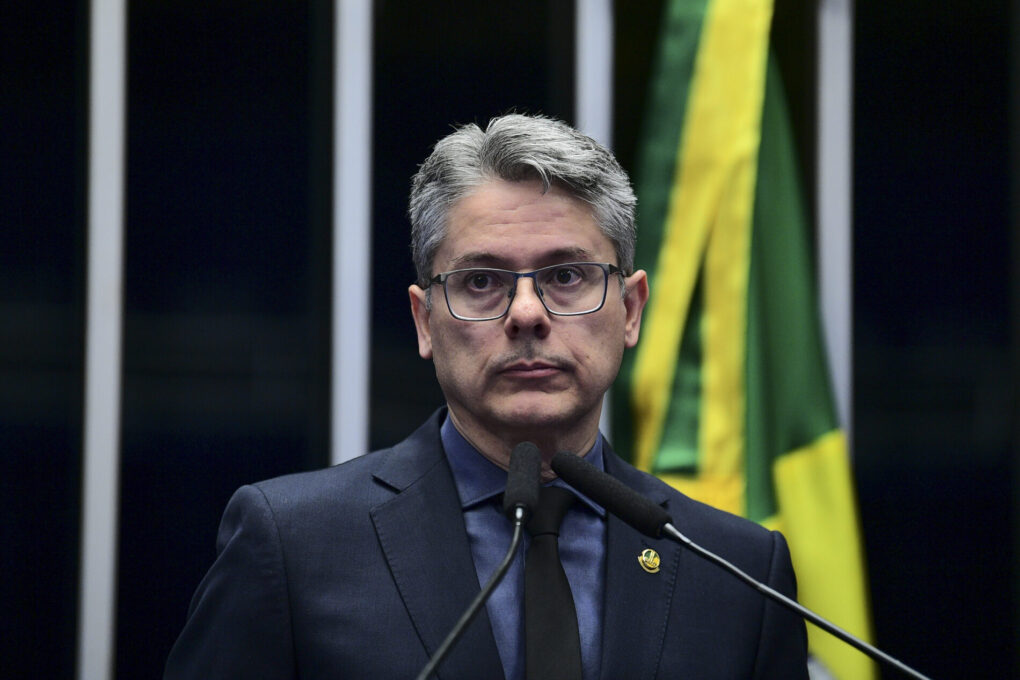 Senador Alessandro Vieira tenta minar pré-candidatura de André Moura; governo sergipano evita posicionamento