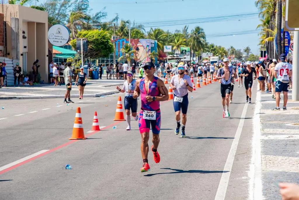 Ironman 70.3 reúne 1,3 mil atletas em Aracaju e injeta quase R$ 20 milhões na economia local