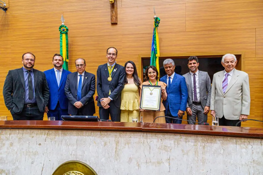 Emília Corrêa recebe Medalha da Ordem do Mérito Parlamentar na Alese