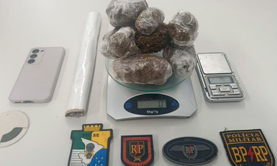 Polícia Militar prende dupla suspeita de tráfico de drogas no bairro Porto Dantas, em Aracaju