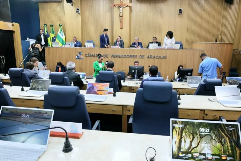 Vereadores de Aracaju aprovam abono natalino de R$ 300 e instituem Dia Municipal da Mulher Empreendedora