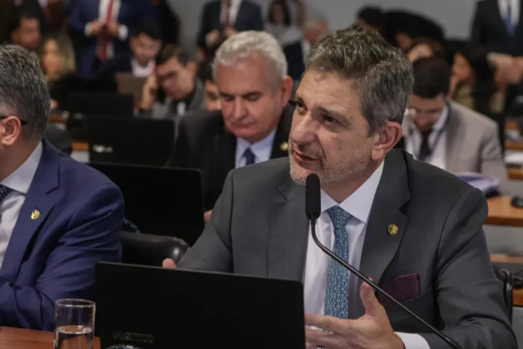 Rogério Carvalho propõe regras mais duras para enfrentar facções e sugere ajustes no novo marco legal