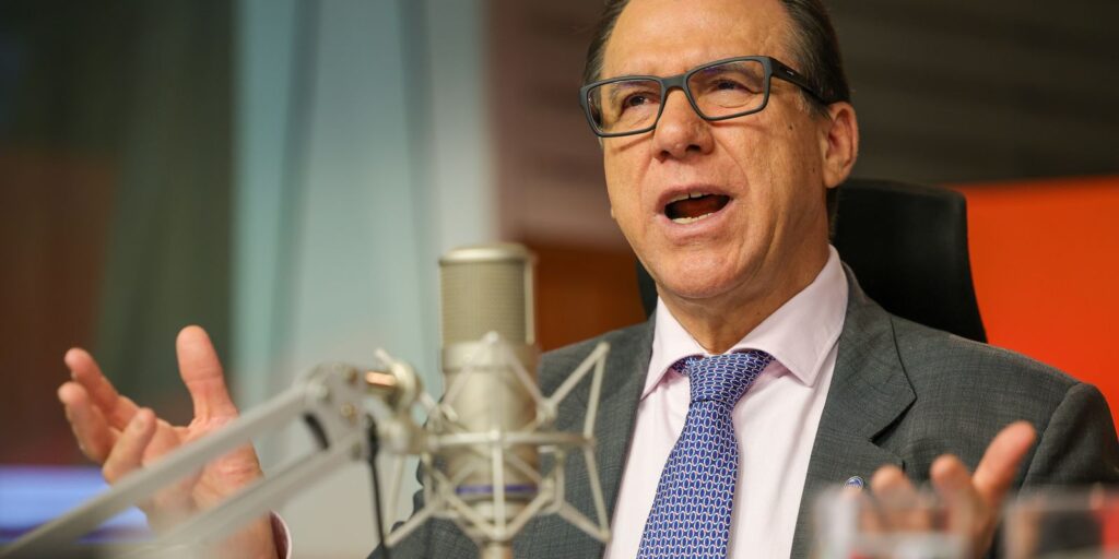 Marinho pede discussão sobre fim da jornada 6×1 e reforço financeiro aos sindicatos