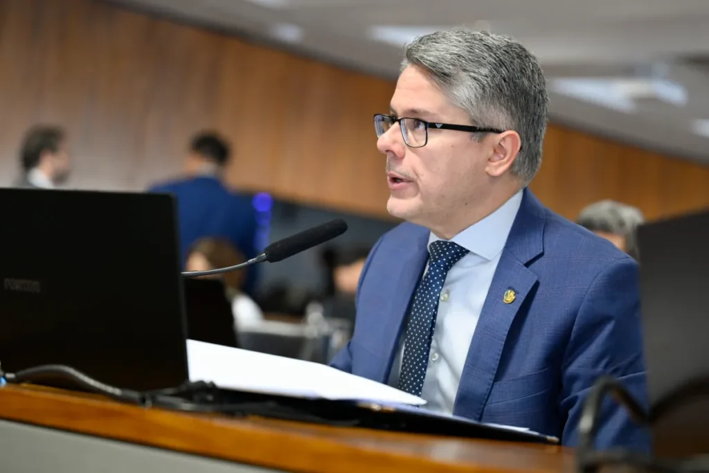 Alessandro Vieira apresenta substitutivo do PL Antifacção e diz ser a resposta mais dura ao crime organizado
