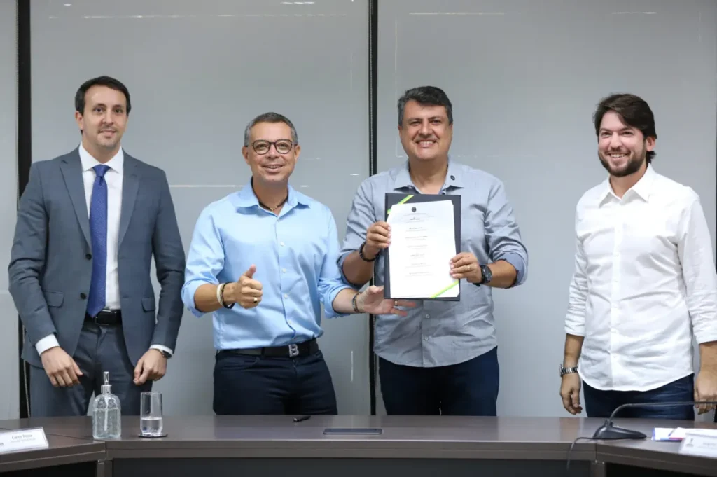 Governo de Sergipe firma acordo com MPF para ordenar e proteger a Praia do Saco
