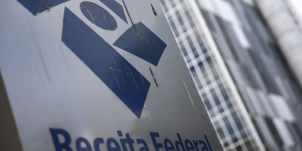 Receita Federal alerta para golpe que envia falsas cobranças com nome e CPF dos contribuintes