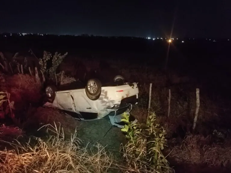 Homem fica ferido após carro atingir carroça na SE-230, em Nossa Senhora das Dores