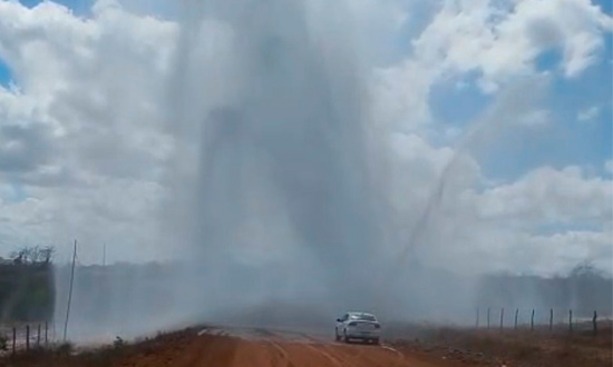 Rompimento em adutora interrompe abastecimento de água em quatro cidades de Sergipe
