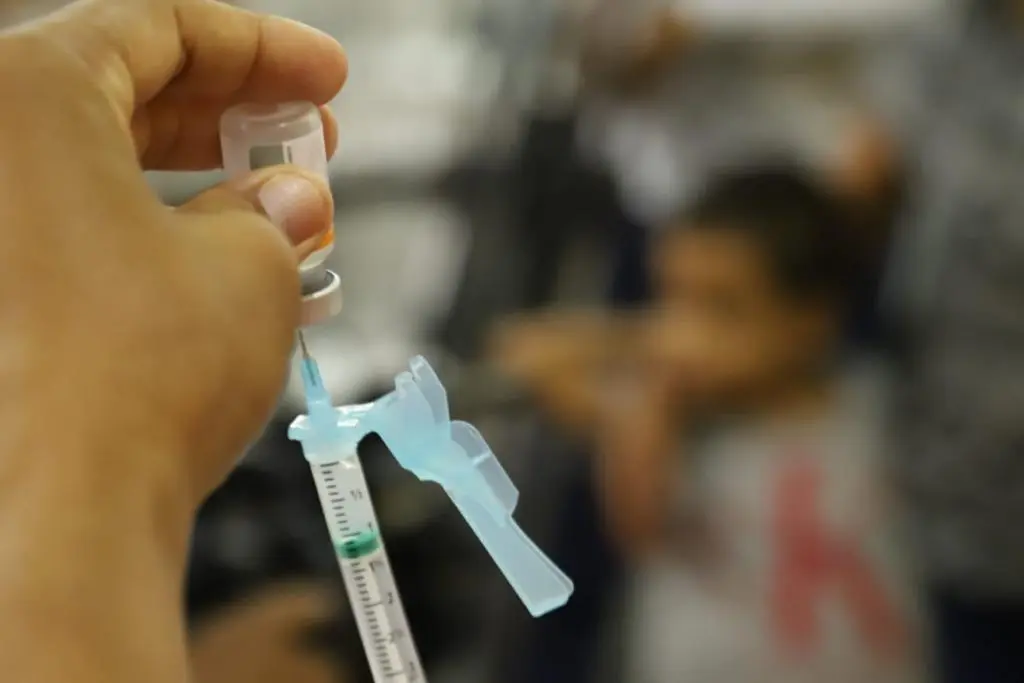 Aracaju inicia vacinação de gestantes contra bronquiolite em 15 de dezembro