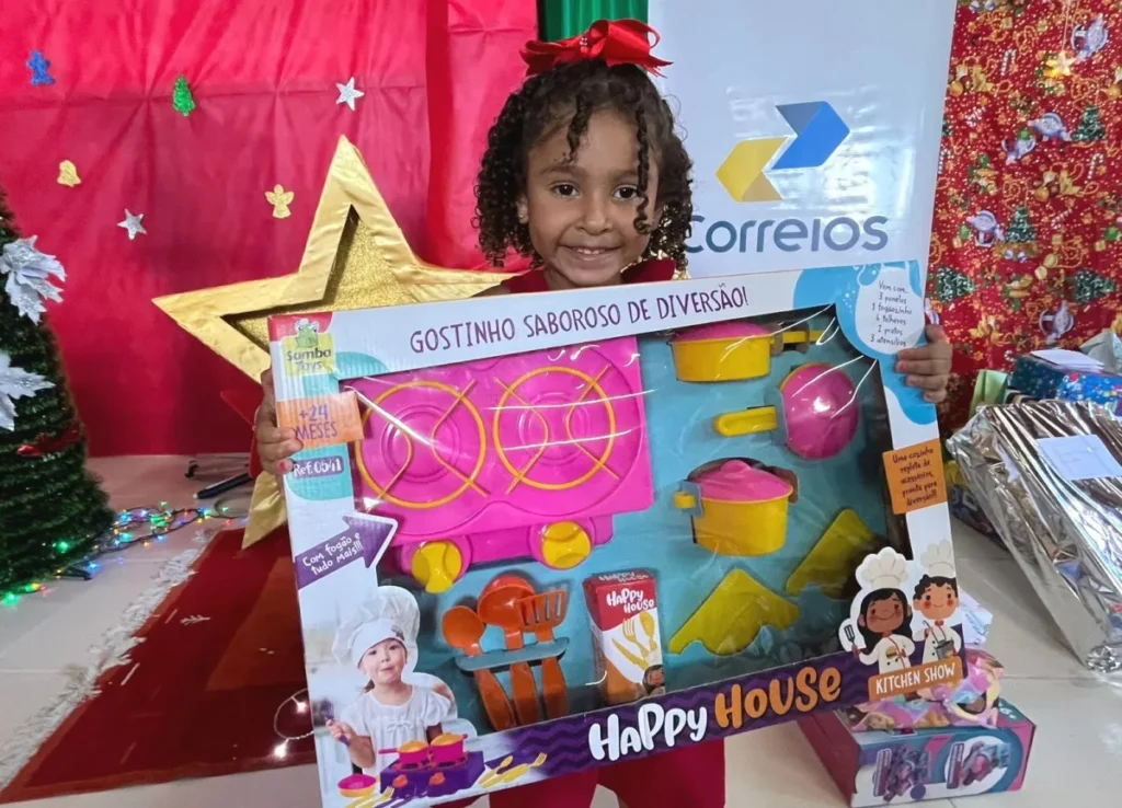 Papai Noel dos Correios inicia entrega de brinquedos em escolas públicas de Aracaju