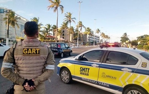 Desfile natalino fecha trecho da Avenida Santos Dumont nesta sexta-feira em Aracaju