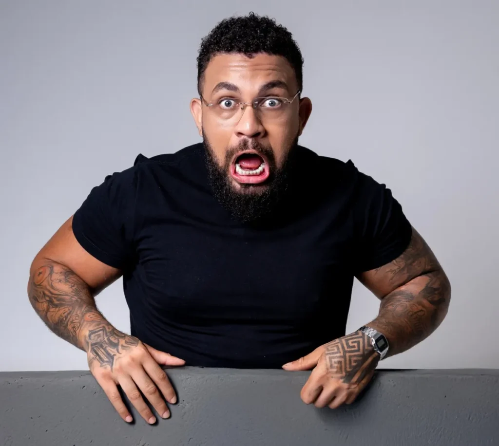 Ramon Coxinha leva o stand-up “Artista Local” ao Gonzagão neste domingo