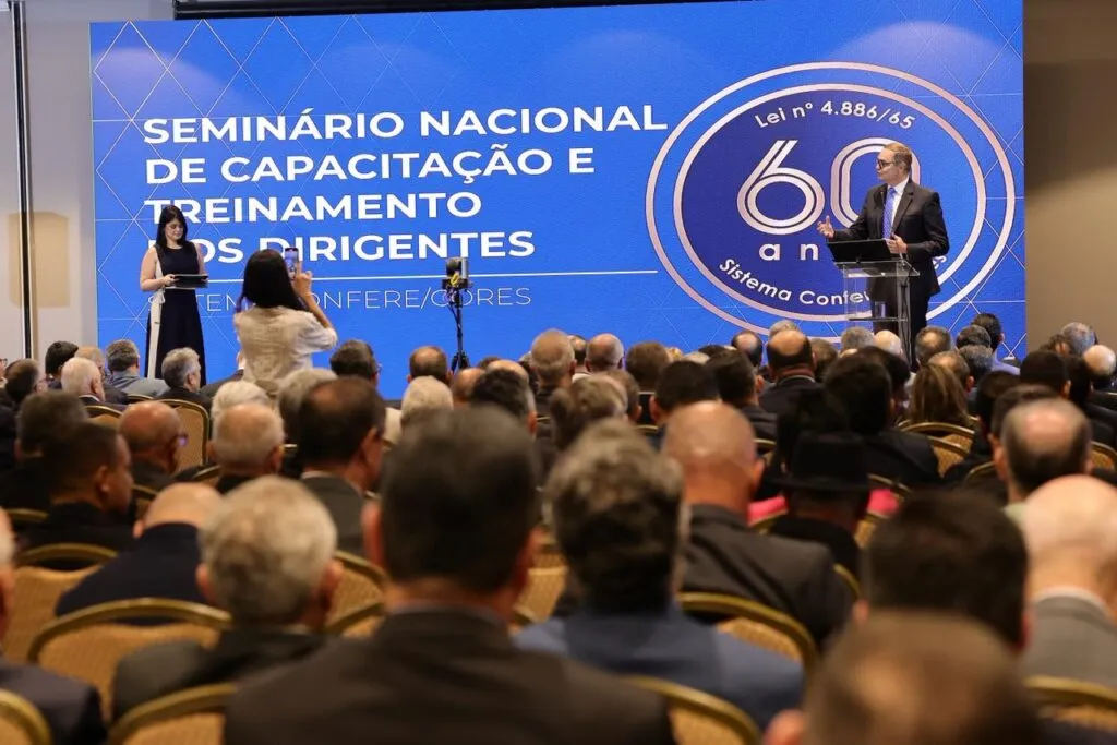 Presidente do CFC abre seminário que comemora 60 anos do Sistema Confere/Cores