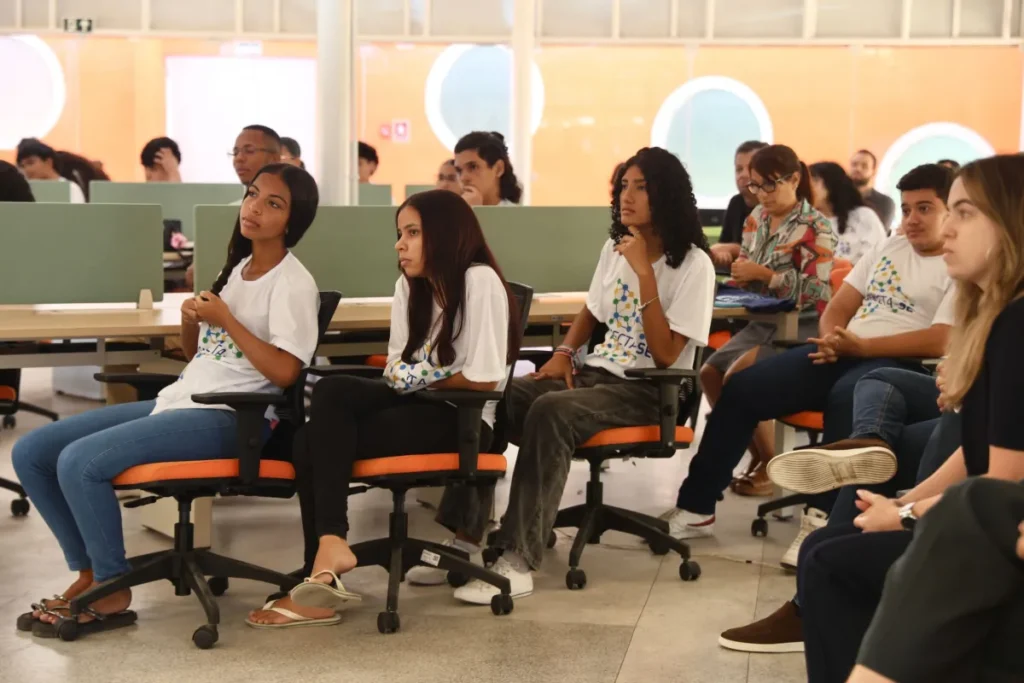 Inovase garante bolsas de R$ 500 para alunos do Programa Jovem Tech após acordo com Governo de Sergipe