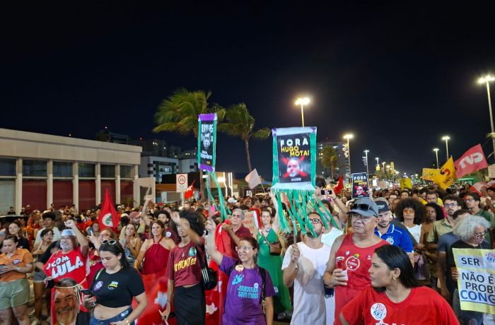 Protesto “Sem Anistia” reúne moradores de Aracaju na Praia da Cinelândia