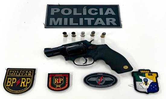 Revólver é apreendido após suspeito fugir na Piabeta, em Aracaju