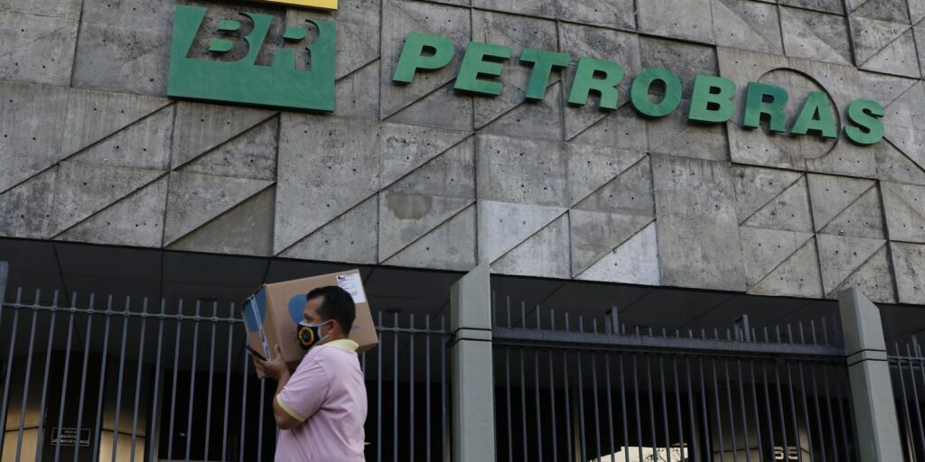 Greve dos petroleiros ganha força e alcança novas unidades no segundo dia