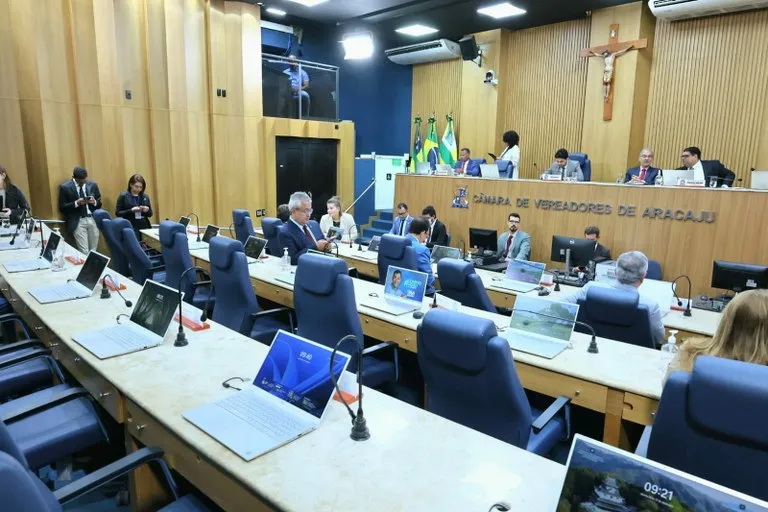 Câmara Municipal aprova reestruturação da carreira do magistério e piso nacional escalonado