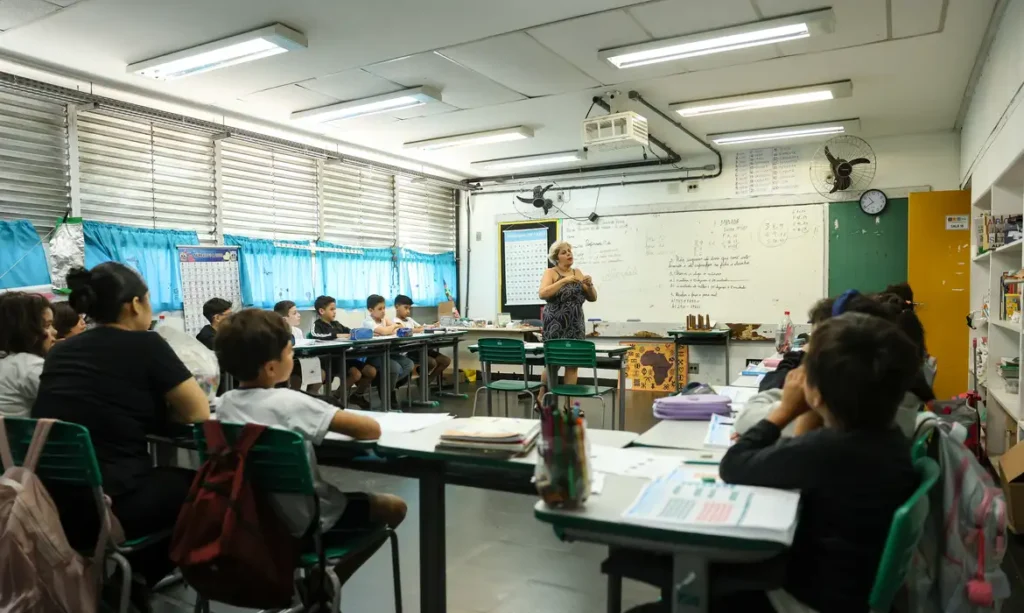 Isenção de IRPF deve atingir três em cada quatro professores da educação básica, diz Ipea
