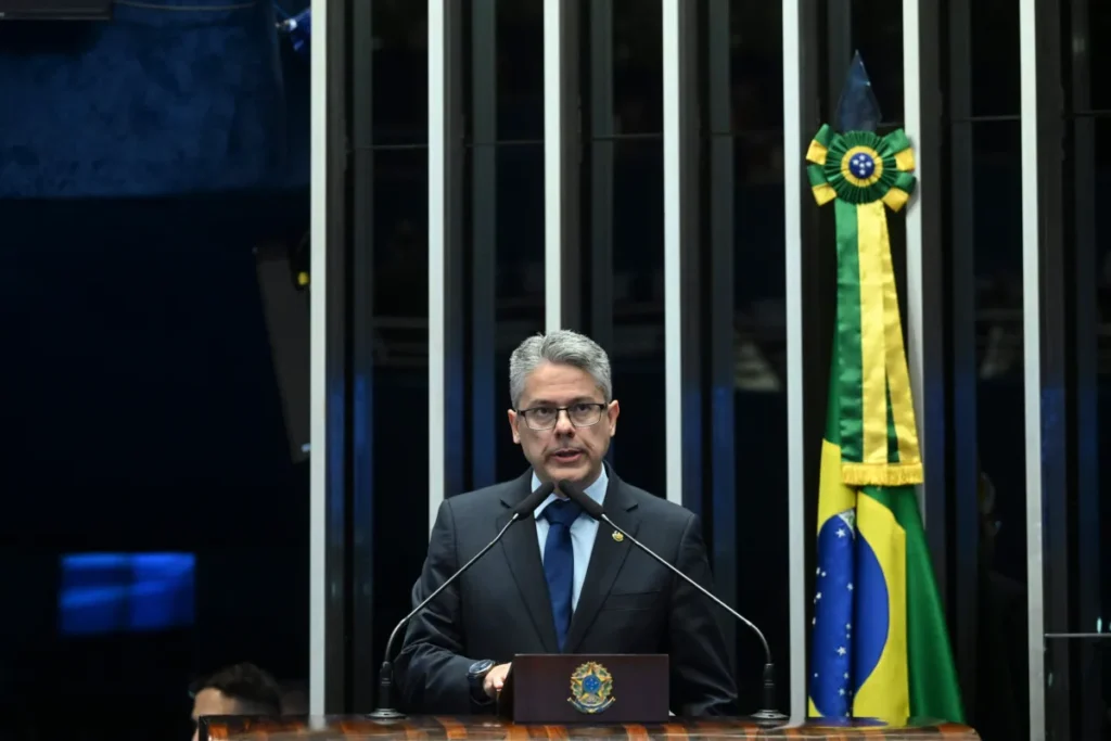 Alessandro Vieira explica mudança de voto no PL da Dosimetria, questiona agenda do Congresso e aponta influência do STF