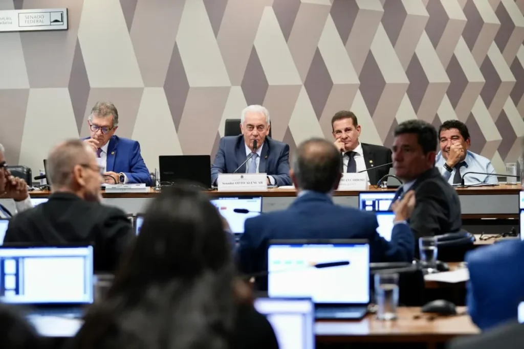 Senado aprova projeto que revê dosimetria das penas de condenados pelos atos de 8 de janeiro