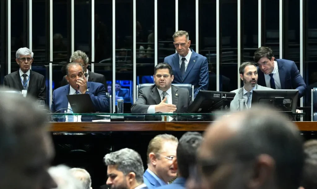 Senado aprova projeto que diminui penas de condenados pelos atos de 8 de janeiro