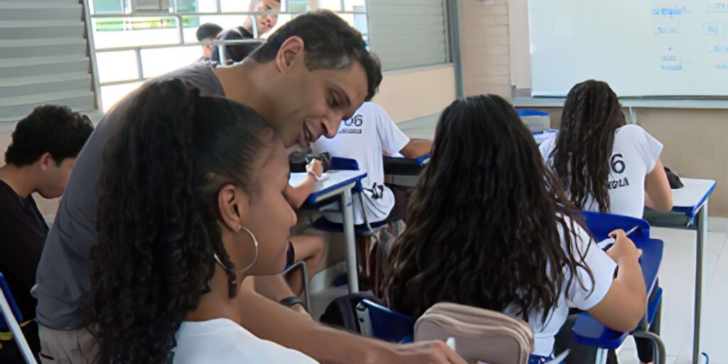 Congresso promulga emenda que autoriza professores a acumular qualquer cargo público