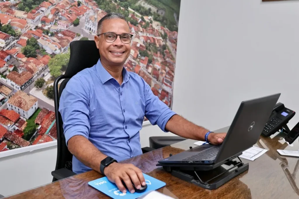 Prefeitura de São Cristóvão paga abono de R$ 3,8 milhões a servidores da educação