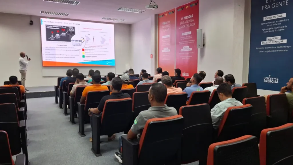Energisa reúne empresas de internet e telefonia para tratar de uso compartilhado de postes