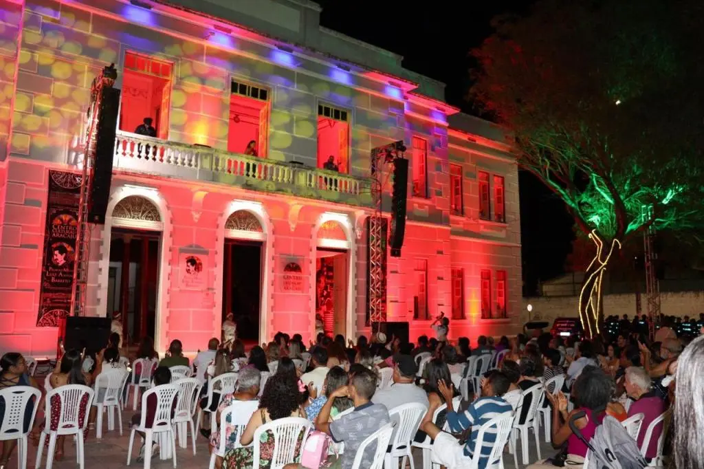 Cantata de Natal reúne grande público na Praça General Valadão, em Aracaju
