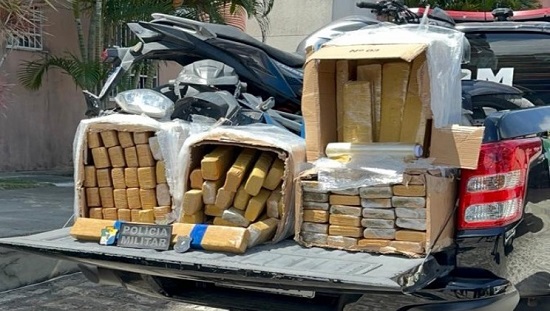 PM apreende 101 kg de maconha e prende suspeito em condomínio no Eduardo Gomes