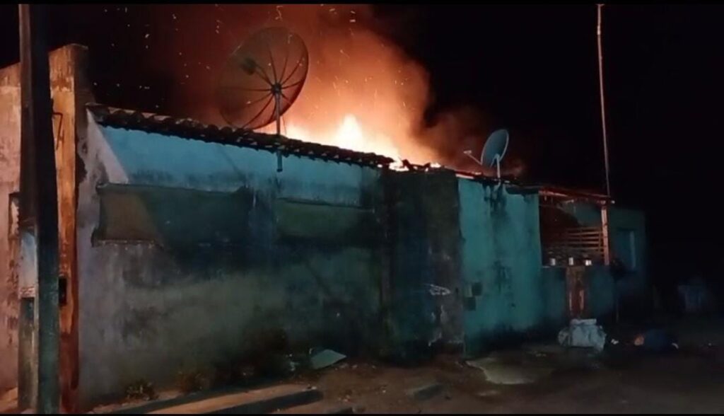 Mulher é agredida e tem casa incendiada pelo companheiro em Moita Bonita