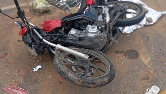 Colisão entre moto e caminhonete na SE-361 mata duas jovens em Simão Dias