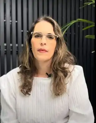 Decreto 12.773 amplia política de educação inclusiva e recebe destaque de psicóloga Denise Ribeiro