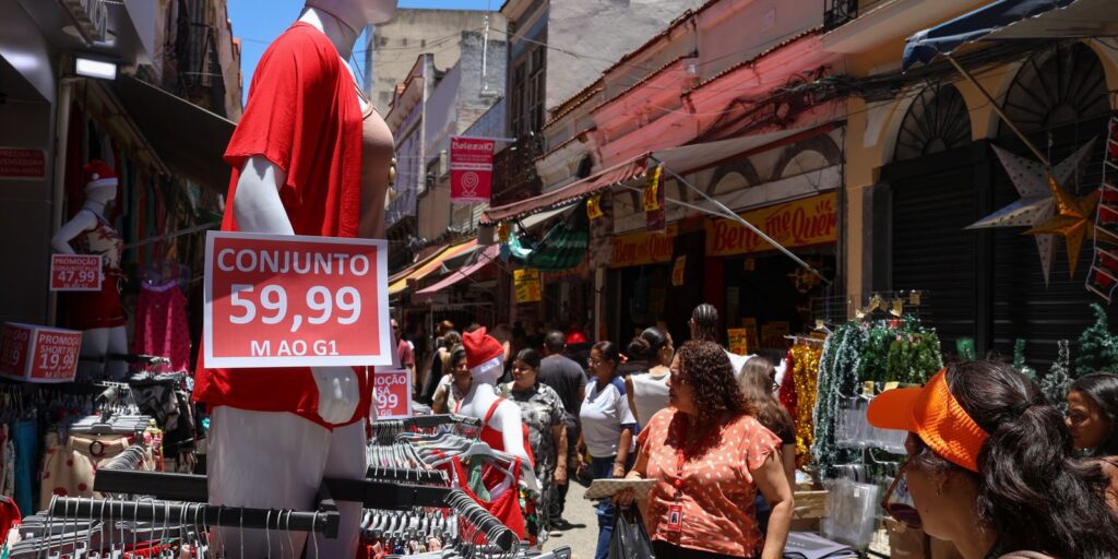 Movimento intenso na Saara marca antevéspera de Natal no Rio