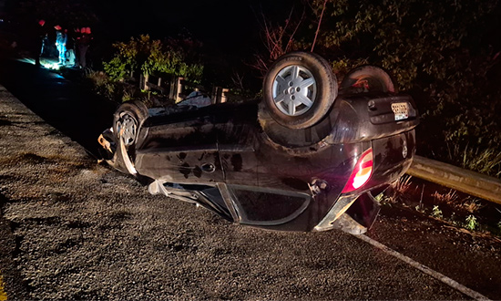 Motorista fica ferido após carro capotar na SE-270, em Simão Dias